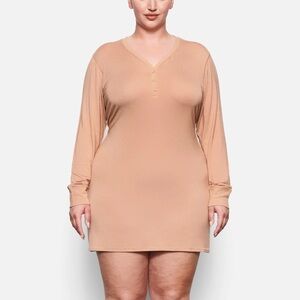 SKIMS SLEEP HENLEY DRESS LIMITED EDITION: OCHRE XS